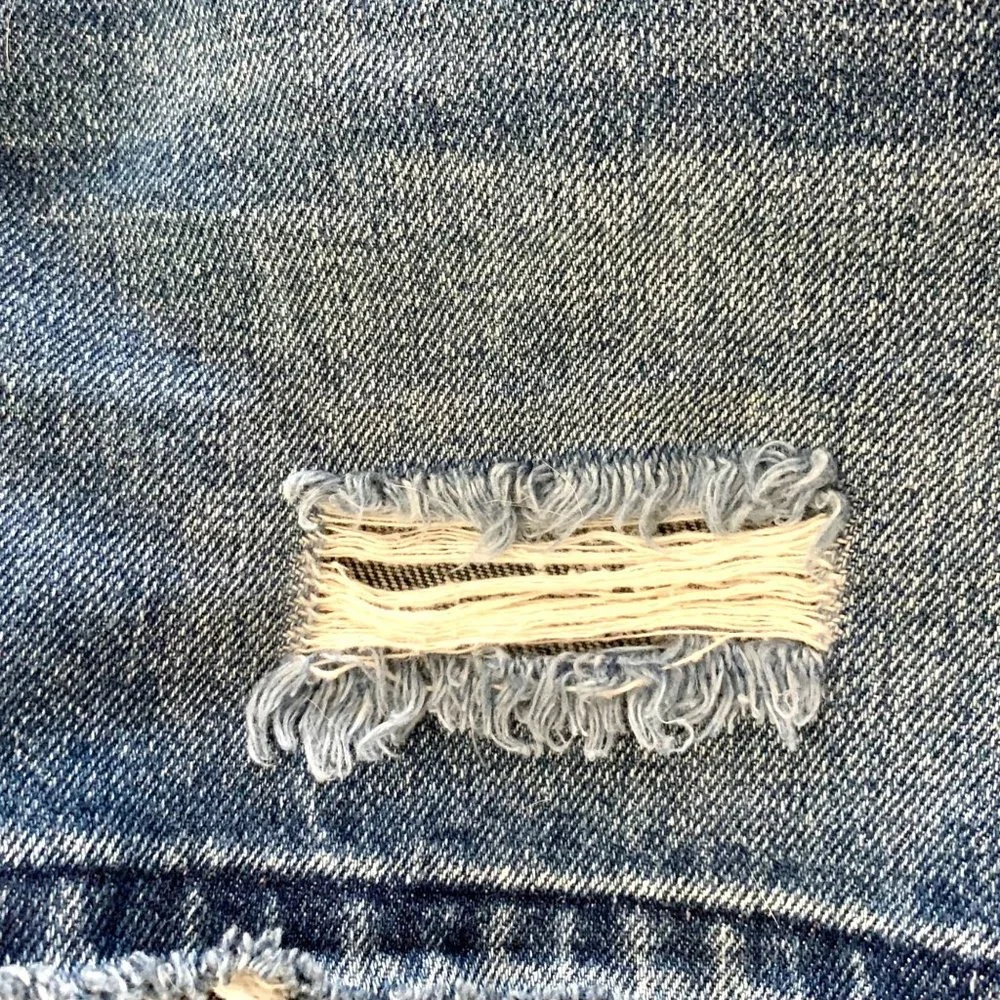 Guilded Intent Buckle High Rise Short Size 26 Distressed Blue Skinny Denim - Picture 5 of 14